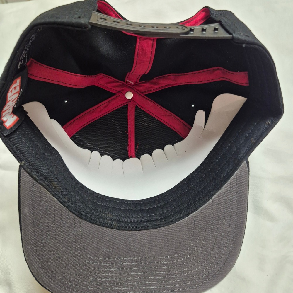 Marvel Deadpool Chibi Embroidered Black Snapback Hat Bioworld OSFA New With Tags - Picture 3 of 5